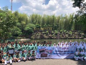 Kegiatan Edu Trip “Kunjungan Industri” SMA Islam Al Azhar 7 ke Sido Muncul Semarang