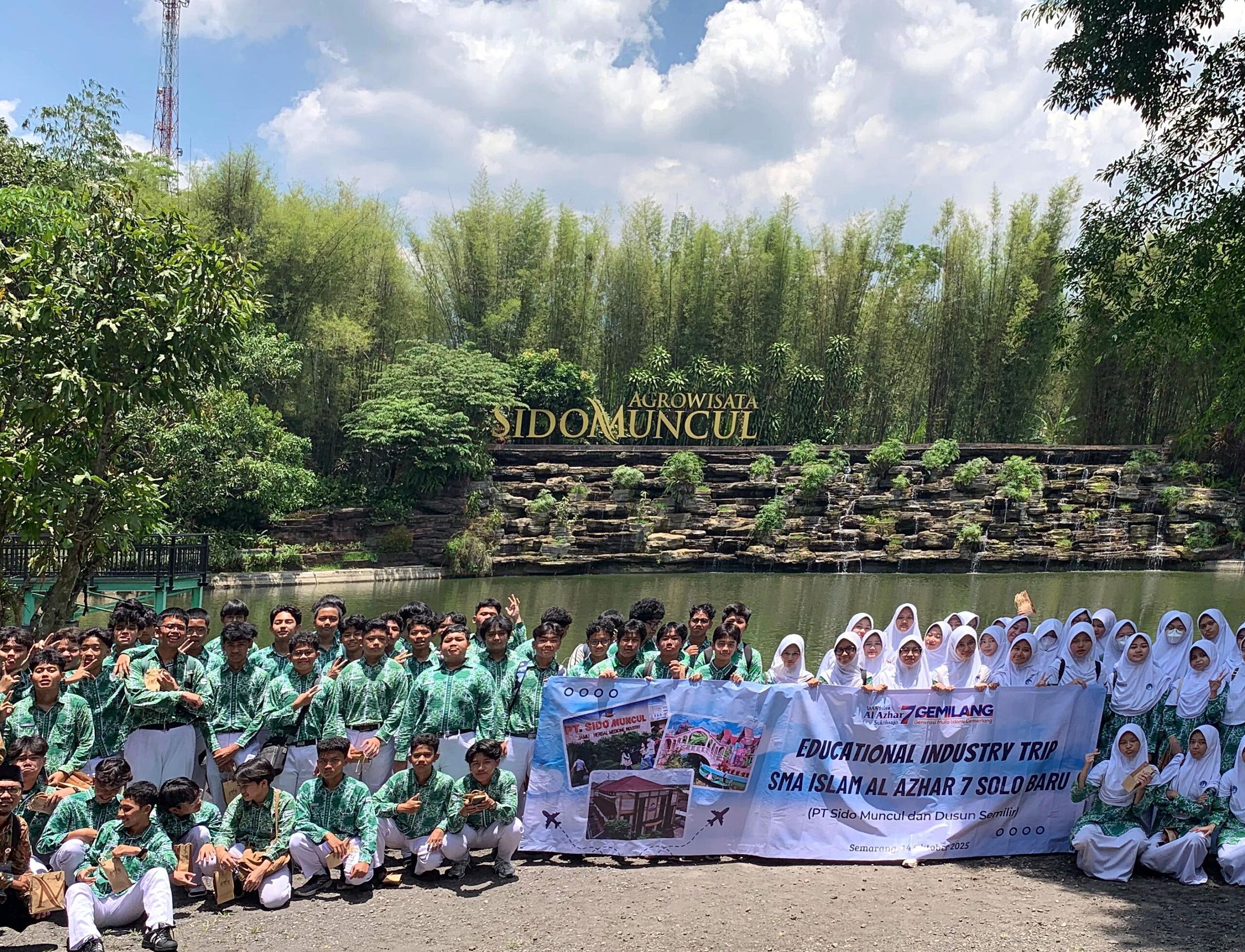 Kegiatan Edu Trip “Kunjungan Industri” SMA Islam Al Azhar 7 ke Sido Muncul Semarang