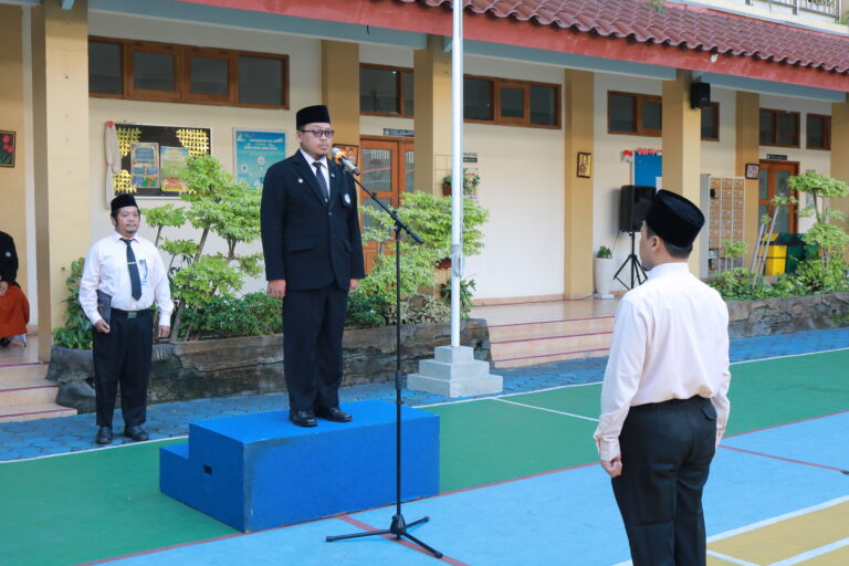 Peringatan Hari Guru Nasional ke-80 di SMA Islam Al Azhar 7 Solobaru Berlangsung Khidmat dan Penuh Apresiasi