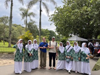 English Camp Kelas X E-4 Bilingual SMA Islam Al Azhar 7 di Desa Wisata Bahasa Borobudur Magelang
