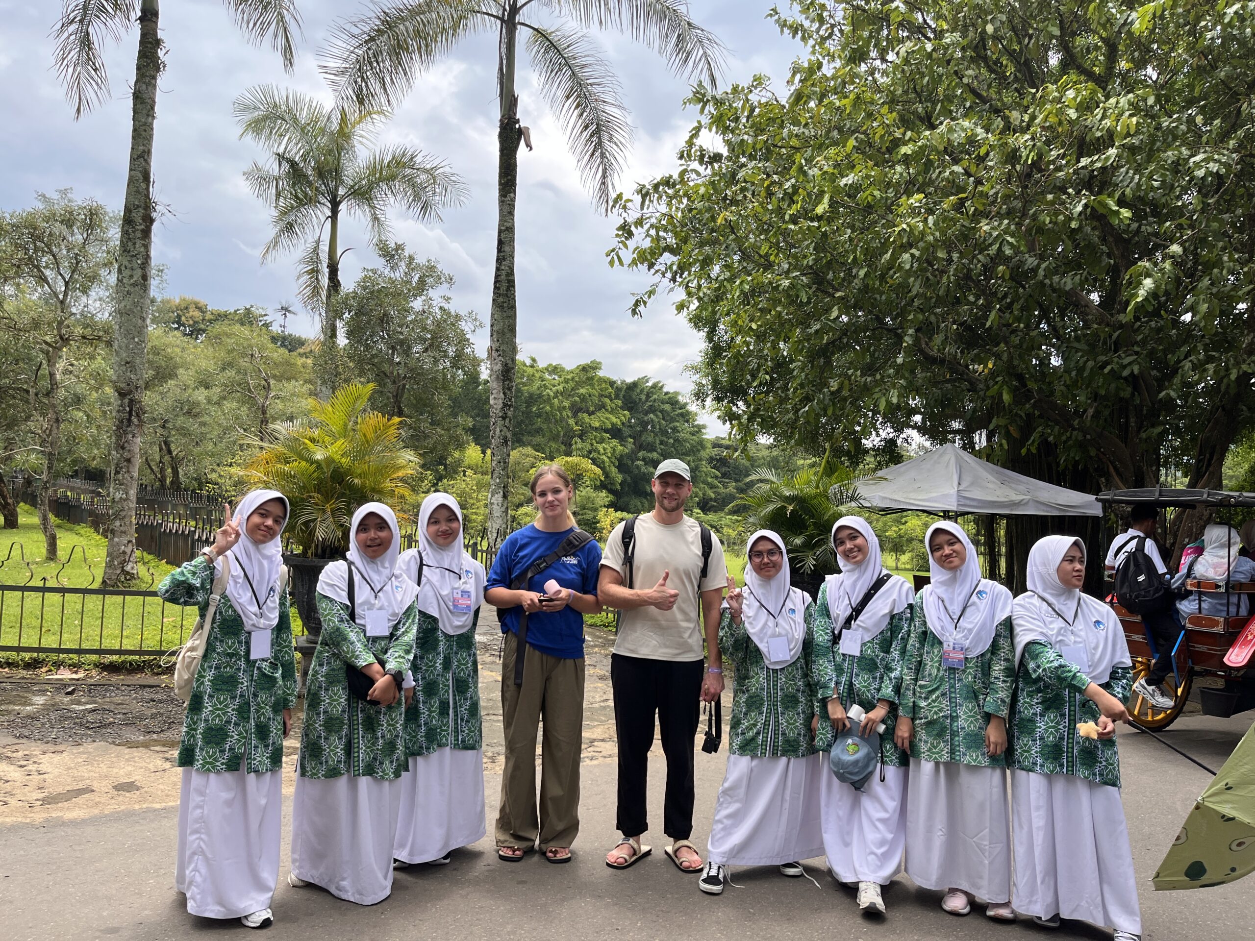 English Camp Kelas X E-4 Bilingual SMA Islam Al Azhar 7 di Desa Wisata Bahasa Borobudur Magelang